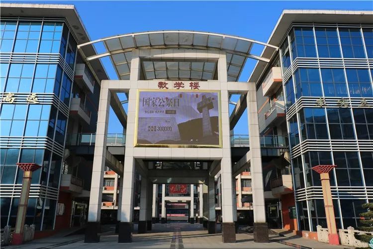 安康市高新中学 数字化校园建设的创新实践